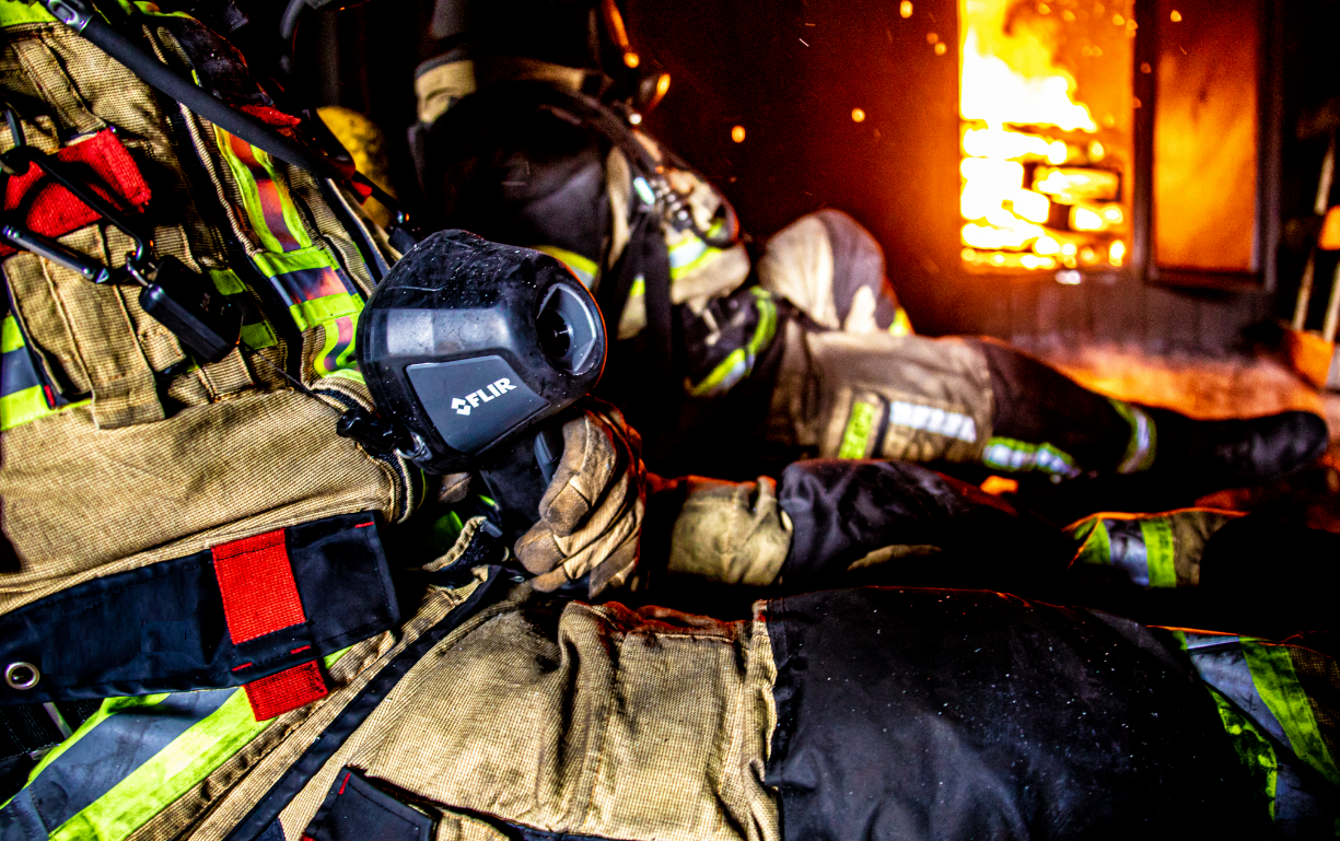 FLIR K1 熱画像直視装置 Amazon | FLIR(フリアー)【国内正規品】FLIR K1 消防専用 熱画像直視