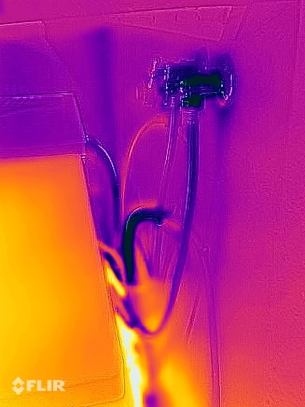 FLIR ONE® Edge Proの5つの活用方法 | Teledyne FLIR FLIR ONE® Edge Proの5つの活用方法 | Teledyne FLIR