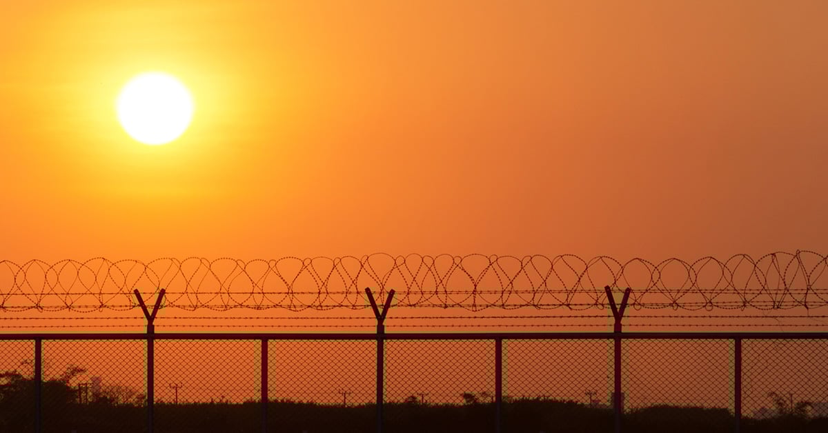 /globalassets/industrial/discover/security/perimeter-security-fence_elara_1200x628.jpg