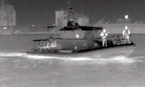 赤外線サーマルカメラで見た沿岸警備艇
